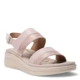 Sandalias Lady Confort Conques color beige con doble tira y tira trasera ajustable.