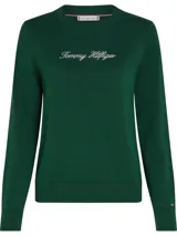 Sweater verde de tejido de punto con cuello redondo y logo de la marca bordado en color blanco en el pecho.