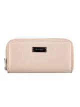 Monedero rojo de simil cuero con doble cierre metálico y logo Terrano en el frente.