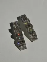 Aros colgantes con forma de cinta ondulada, color azul eléctrico, con apliques de strass.