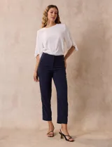 Pantalón de vestir azul marino, marca Zac & Rachel, de corte recto y largo al tobillo.