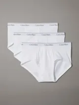Pack de tres slips blancos de algodón, con cintura elástica con logo de Calvin Klein.
