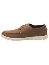 Zapato náutico casual de cuero azul marino con cordones, suela de goma color crema y plantilla calada.