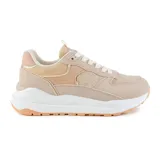 Championes urbanos color beige con detalles dorados, suela blanca y cordones blancos.