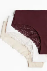 Pack de cinco bombachas hipster de punto con cintura estándar, refuerzo interior, cobertura media y detalles de encaje. Incluye bombachas en color beige, blanco, negro, rosa y borgoña.
