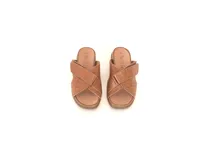Sandalias de cuero color caramelo con tecnología Antistress, plantilla anatómica de PU con acción antibacteriana y suela de poliuretano.
