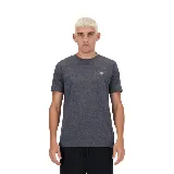 Remera gris jaspeado de New Balance, corte clásico, cuello redondo y logo estampado en el pecho.