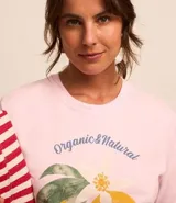 Remera rosa de algodón con cuello redondo y mangas cortas. Estampa frontal con ilustración de limones y texto "Limone Amalfi".