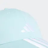 Gorra de béisbol Adidas color celeste claro, confeccionada en sarga de algodón. Presenta el logo de las tres barras bordado en blanco en el frente y tres franjas blancas en la visera precurvada.