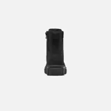Bota de cuero negra con cordones, suela de goma y tirador trasero.
