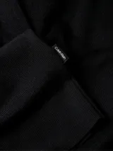 Sweater Calvin Klein negro de lana merino con cuello redondo y logo CK bordado en el pecho.