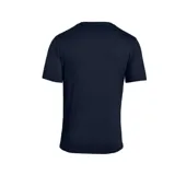 Remera Under Armour azul con logo y nombre de la marca estampados en el pecho.