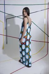 Vestido largo calado hecho en círculos de crochet unidos entre sí, 100% algodón.