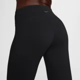 Pantalón largo ajustado de entrenamiento, color negro, confeccionado con tecnología Dri-Fit para una mayor transpirabilidad.