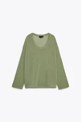 Jersey verde claro de punto con escote redondo y manga larga.