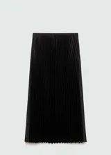Falda midi plisada color negro, de tiro alto y corte evasé.