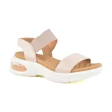 Sandalias bajas color rosa con plataforma blanca y detalle transparente en el talón.