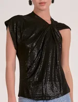 Blusa sin mangas color gris con tejido lurex brillante y detalle de nudo drapeado en el cuello.