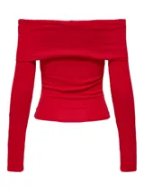 Top rojo con hombros descubiertos, mangas largas y detalle de lazo decorativo.
