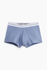 Pack de tres calzoncillos trunk cortos en azul, blanco y gris. Confeccionados en tejido funcional COOLMAX® y Lycra® Xtra Life™.