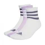 Pack de tres pares de medias Adidas Cushioned Sportswear de corte bajo, unisex. Dos pares son blancos con tres rayas horizontales grises y logo de Adidas en negro. Un par es lila con tres rayas horizontales blancas y logo de Adidas en lila oscuro.
