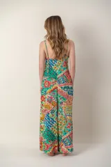 Mono largo de breteles con estampado multicolor.