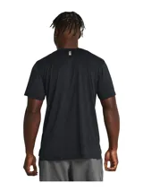 Remera deportiva negra de manga corta, con logo Under Armour estampado en blanco en el pecho.
