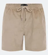 Bermuda masculina tipo runner color beige, confeccionada en terciopelo acanalado, con cintura elástica, cordón de ajuste y bolsillos laterales.