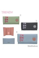 Billetera color verde agua con cierre de solapa y broche a presión. Estampado frontal con la palabra "TRENDY" en letras rosas y parche circular con diseño de corazón.
