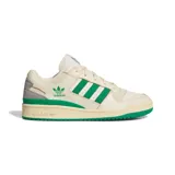 Championes Adidas Forum Low color crema con detalles en verde y gris. Presentan las tres tiras características de Adidas en color verde y el logo en el lateral.