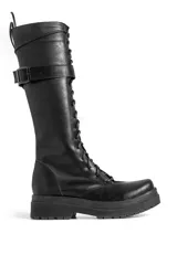 Borcegos negros de ecocuero con cordones y hebilla lateral.