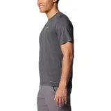 Remera gris de manga corta con logo de Columbia en el pecho.