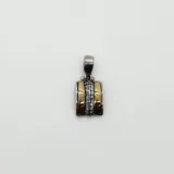 Dije rectangular en plata y oro con dos líneas de circonias.