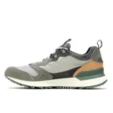Championes Merrell Alpine 83 Sneaker Recraft, color gris con detalles en marrón y verde. Confeccionados en ante y textil reciclado, con forro de malla transpirable, plantilla de espuma EVA reciclada y suela de goma.