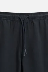 Pantalón largo verde oscuro de algodón con textura, corte recto y cintura elástica ajustable con cordón.