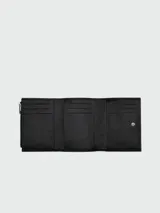 Billetera de cuero color negro con cierre de broche metálico plateado. Marca Longchamp, modelo Le Roseau.