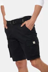 Bermuda cargo gris con cinturón, confeccionada en tejido de algodón con elasticidad, con bolsillos laterales y detalles en bolsillos traseros con solapa.