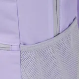 Mochila unisex Caterpillar (CAT) color lila pastel con detalles en gris y negro. Presenta un compartimento principal con cierre, un bolsillo frontal con cierre y bolsillos laterales de malla. Incluye presillas frontales y correas ajustables de malla transpirable.