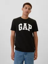 Remera negra de algodón con logo GAP estampado en blanco en el pecho.