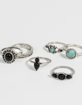 Set de seis anillos plateados con detalles en bajo relieve y apliques símil piedra en color negro y turquesa.