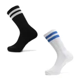 Pack de dos pares de medias deportivas unisex, una negra con rayas blancas y otra blanca con rayas azules.