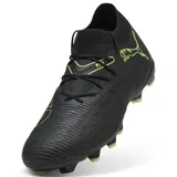 Championes de fútbol Puma Future 8 Match FG/AG, color negro con detalles en amarillo flúor.