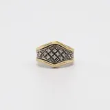 Anillo de plata con detalles en oro y circonias.