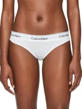 Conjunto Calvin Klein de top deportivo y bombacha clásica, ambos blancos con banda elástica con el logo de la marca.