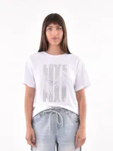 Remera color ladrillo con estampado de olas y texto "Waves of Life" en blanco.