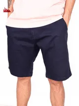 Bermuda de vestir azul marino, corte recto, con bolsillos laterales y traseros.