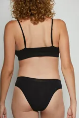 Bombacha vedetina negra sin costuras.