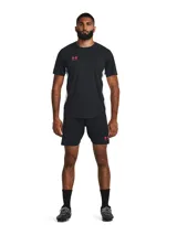 Short deportivo Under Armour Challenger Knit color azul marino con logo blanco en la pierna derecha.