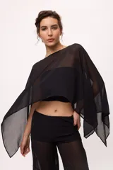 Poncho de gasa color celeste, de talle único.