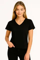 Remera gris de algodón con cuello en V y mangas cortas, corte slim fit.
